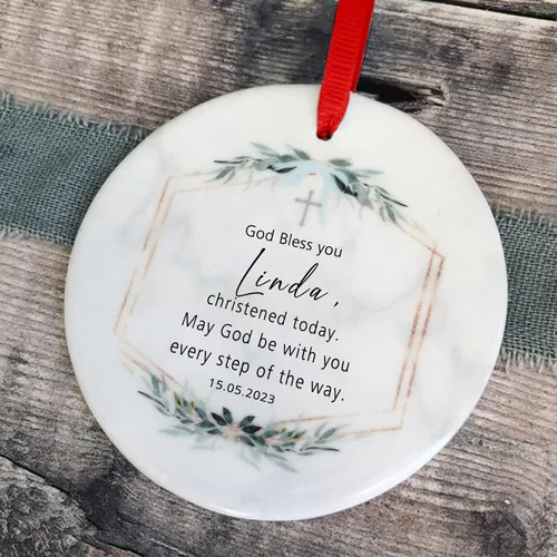 Vista 23 de Recuerdos personalizados de adorno de Navidad para bebé, regalos de bebé que llegan, adornos de cerámica para árbol de Navidad, adornos de primera