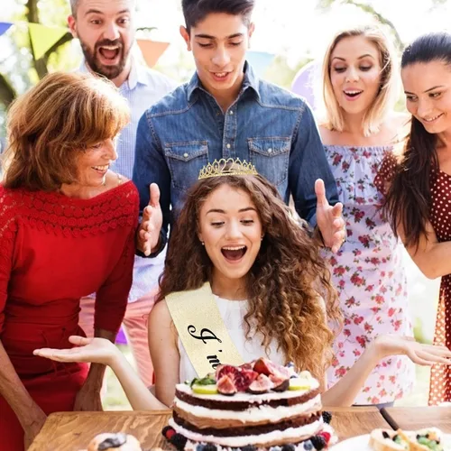 Vista 7 de CIEHER Juego de celebración de cumpleaños dorado - Faja, tiara y decoraciones para cumpleaños número 22 Cumpleaños número 22 dorado