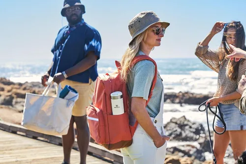 Vista 5 de Stanley AeroLight Transit Bottle - Botella de 20 onzas Tapa con cierre para beber Botella de agua resistente a fugas o taza de viaje para café