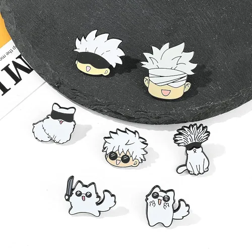 Vista 7 de Ealipoi Jujutsu Kaisen Broche Anime Jujutsu Kaisen Pines Aleación Satoru Cosplay Merch Cat para Hombres 7pcs, Acero aleado, Sin gemas.