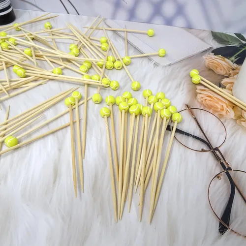 Vista 4 de Honbay 100 piezas decorativas de bola deportiva para cóctel, tenis, bambú, frutas, palillos de madera para cóctel, para aperitivos, recuerdos