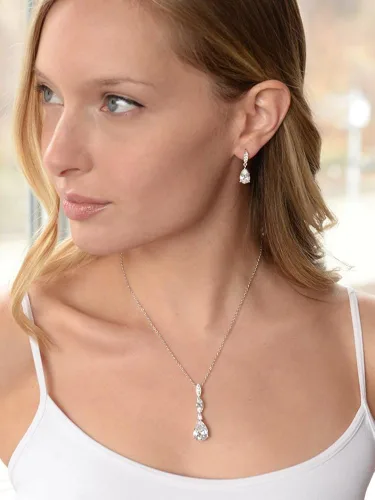 Vista 2 de Mariell Juego de aretes de collar de boda nupcial, colgante de circonita cúbica dorada y aretes colgantes para novias, damas de honor, Metal Gema