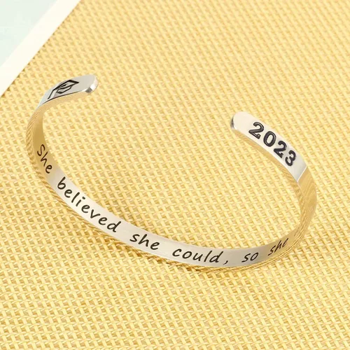 Vista 6 de M MOOHAM - Regalos de graduación para ella, él 2022, pulseras de graduación inspiradoras en clase de 2022, regalos de graduación de la escuela