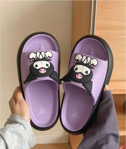 Vista 3 de Lindas pantuflas de dibujos animados Kuromi Kawaii para mujer, sandalias de nube para interiores y exteriores, antideslizantes, zapatos de ducha