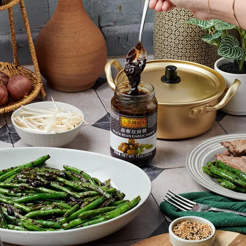 Vista 13 de Lee Kum Kee Salsa de Ajo y Frijoles Negros (13 oz - 1 paquete), Aromática y Sabrosa - Perfecta para Marinadas, Estofado, Salsas para Mojar, Salteado
