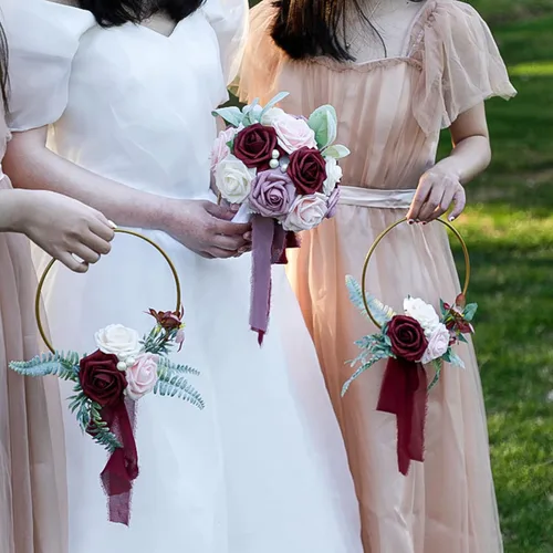 Vista 2 de Corona de aro floral de boda para damas de honor, guirnalda de mano de metal artificial para dama de honor con guirnalda de rosas y eucaliptos Azul