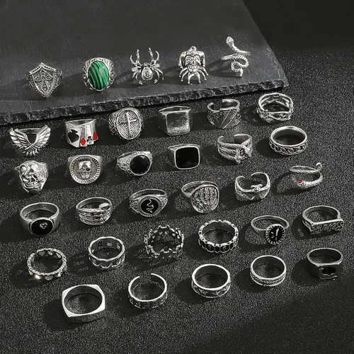 Vista 7 de Juego de 34 anillos punk plateados vintage para mujeres y hombres, con sello gótico, apilables, calavera, póquer, nudillos, juego de 34 piezas