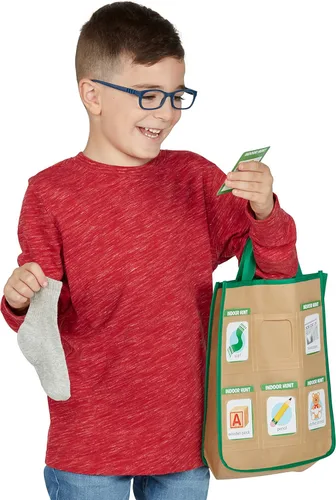 Vista 3 de Melissa & Doug Let's Explore - Juego de búsqueda del tesoro para interiores y exteriores - 80 tarjetas de doble cara