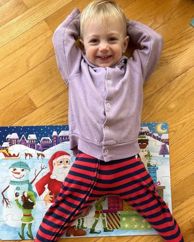 Vista 8 de Upbounders Santa's Helper's - Rompecabezas navideño de 48 piezas para niños, 4+