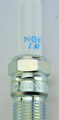 Vista 8 de NGK Bujías IZTR5B11 Stock 1465 (paquete de 8)