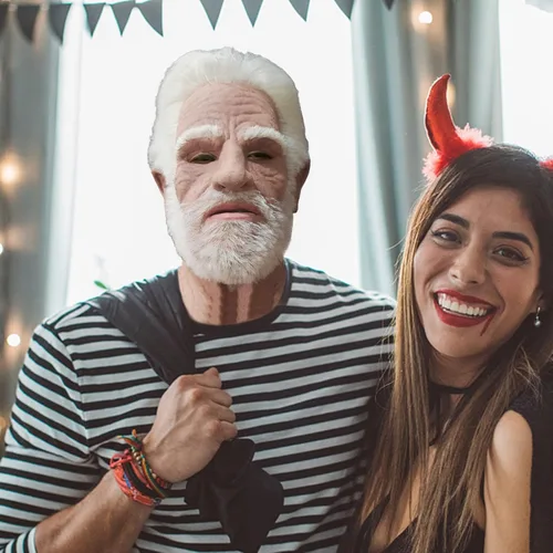 Vista 3 de GBSELL Máscara facial de Halloween 2023 en forma de abuelo con peluca realista de arrugas humanas para cosplay, herramientas para fiesta, carnaval