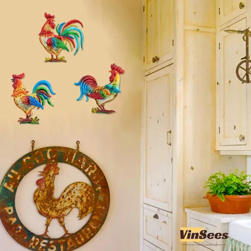 Vista 4 de VinSees Decoración de pared de gallo de metal, regalos de pollo para mujeres, mamá, abuela, esposa; escultura de pared de gallo 3D para cocina
