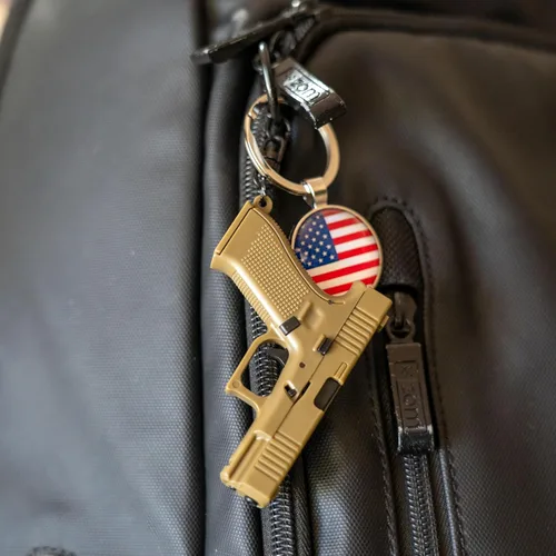 Vista 4 de Drovier Llavero de pistola + como regalo llavero de la bandera estadounidense, llavero de mini pistola, llavero de pistola - llaveros geniales