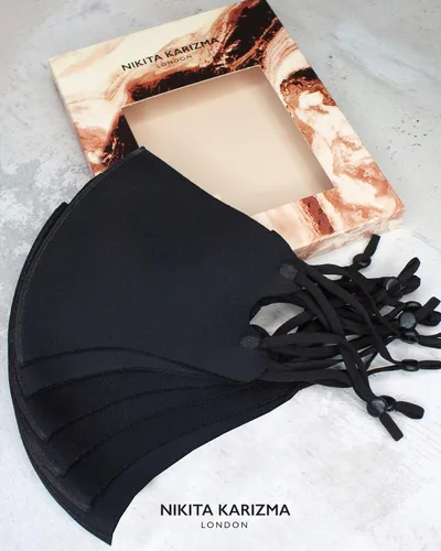 Vista 5 de KARIZMA Mascarillas Faciales de Tela Wardrobe para Mujer, Paquete de 6. 6 Máscaras Faciales Negras Suaves como la Mantequilla, Tela Lavable