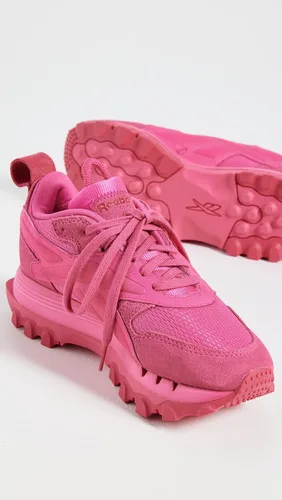 Vista 4 de Reebok Tenis Cardi B Club C V2 para mujer