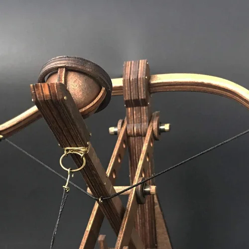 Vista 8 de Ballesta ajustable Siege Ancient Chariot Catapult Machinery Stone-Thrower Slingshot 3D DIY Rompecabezas de madera de mesa Kits de modelo de juego