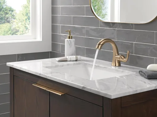 Vista 8 de Delta Arvo Grifo de Baño de Oro Cepillado de 1 Agujero con Rociador, Grifo de Lavabo de Baño de Un Solo Agujero con Rociador Extraíble para Tocador
