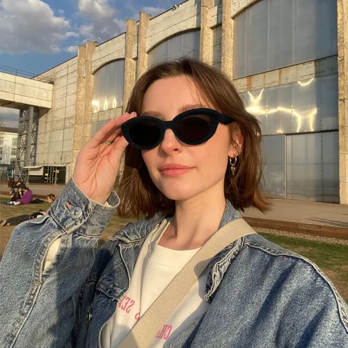 Vista 3 de YAMEIZE Lentes de sol vintage de gran tamaño con diseño de ojo de gato, montura gruesa, lindos lentes de sol ovalados para mujeres y hombres, tonos