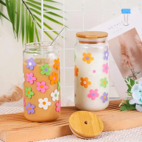 Vista 4 de Cunhill 2 juegos de regalos estéticos de margaritas, taza de café helado, bonitas tazas de vidrio con tapas y pajitas, tazas lindas, taza de flores