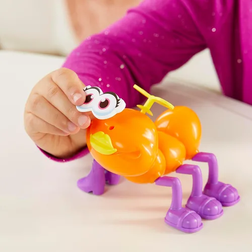 Vista 5 de Hasbro Gaming Cootie - Juego de construcción de insectos para mezclar y combinar 2 a 4 jugadores Juegos de mesa fáciles de preescolar Regalos
