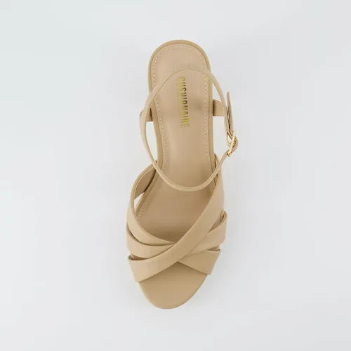 Vista 6 de CUSHIONAIRE Sandalia de vestir con plataforma Mood para mujer + espuma viscoelástica y anchos disponibles