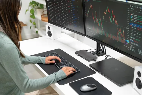 Vista 8 de Satechi Dock Thunderbolt 4 Carga de 100W, Monitor Dual HDMI 4K/60Hz, Transferencia de Datos 40Gbps, 2 USB-A 3.2, Ethernet, Dock Thunderbolt 4
