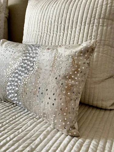 Vista 80 de The HomeCentric Fundas de almohada lumbares doradas de 12 x 14 pulgadas (11.8 x 13.8 in), de piel sintética, con diseño de animales, estilo moderno