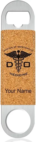 Vista 6 de LaserGram Abrebotellas, DO Doctor en Medicina Osteopática, grabado personalizado incluido (cuero sintético, negro y dorado)