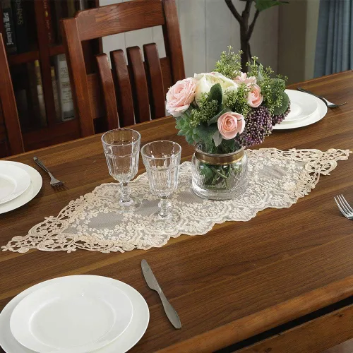Vista 2 de ARTABLE Camino de mesa rectangular bordado de macramé de encaje con exquisito estilo vintage desgastado chic para mesas largas de cena de boda