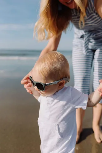 Vista 5 de Babiators Correa de lentes de sol – Correa de silicona para gafas de sol de bebé Mantén las gafas de sol seguras para la cabeza de tu hijo