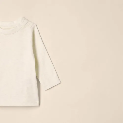 Vista 2 de Tienda Essentials Camisetas unisex de manga larga 100% algodón para bebés, paquete de 3