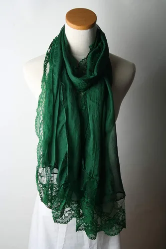 Vista 5 de corciova Bufanda de seda de gasa extra larga color verde esmeralda oscuro, bufanda de seda ligera para la noche, chal y envoltura para mujer