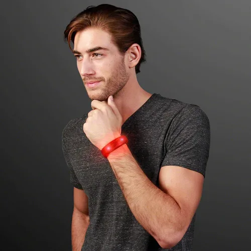 Vista 2 de FlashingBlinkyLights Pulseras con luz LED roja