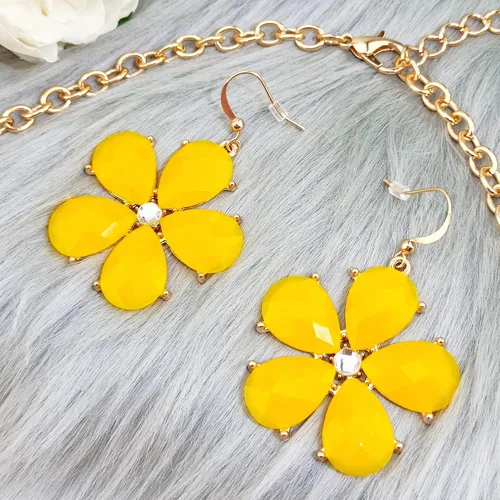 Vista 4 de Firstmeet Collar llamativo de flores brillantes con pendientes