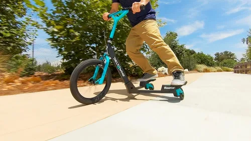 Vista 4 de Razor DeltaWing Scooter Negro/Verde menta, Talla única