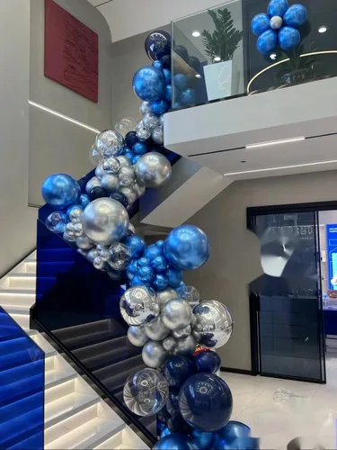 Vista 4 de Paquete de 140 globos de guirnalda de globos de color azul marino, plateado, azul marino, azul macarrón, para graduación, fiesta de cumpleaños, baby