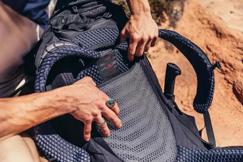 Vista 3 de Gregory Baltoro 100L Pro - Mochila unisex con suspensión FreeFloat, panel trasero transpirable con cojín de aire, grande, negro lava
