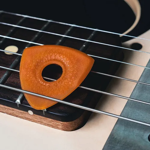 Vista 4 de NUEVA mezcla acústica de Bog Street, mezcla mediana a fina, paquete variado de púas de guitarra (paquete de 6)