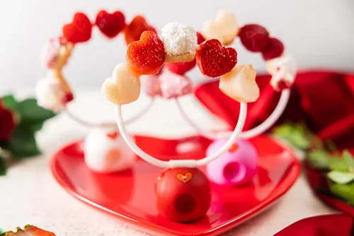 Vista 3 de Skercle: ¡el pincho que un círculo! Paquete de fiesta de San Valentín. Brochetas circulares seguras y cerradas. Ideal para regalos, platos de fiesta