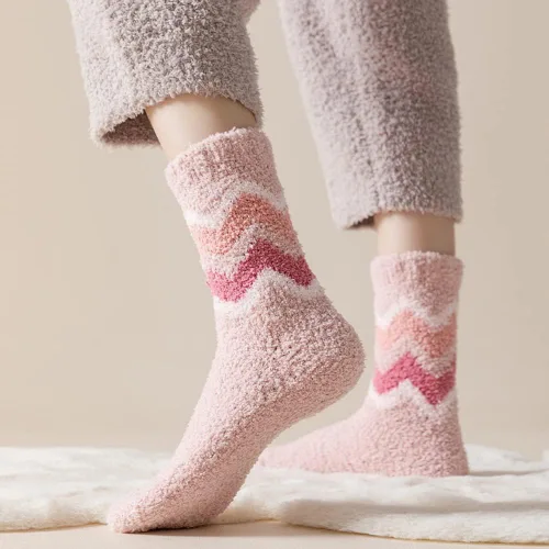 Vista 3 de Calcetines peludos para mujer, calcetines de felpa acogedores, suaves, esponjosos, lindos, cálidos para invierno, calcetines de Navidad, regalos