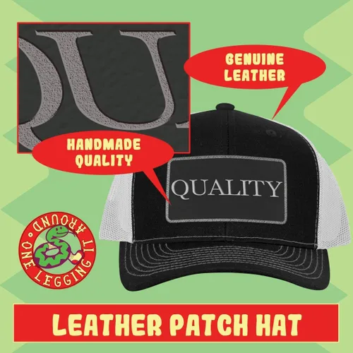 Vista 2 de One Legging it Around of Course I'm Right! I'm A Pereira! - Sombrero de piel con estampado de parche negro