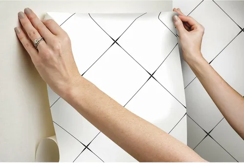 Vista 7 de RoomMates RMK12035RL Papel tapiz geométrico de azulejos de diamante blanco y negro