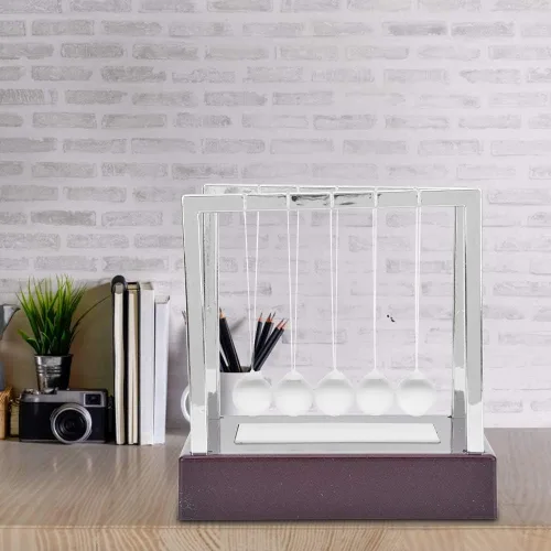 Vista 6 de LIZEALUCKY Luminiscencia LED Newtons Cuna Balance Bola de péndulo Bolas Coloridas Equilibradas Bolas de Juguete Ciencia Péndulo Decoración de Mesa