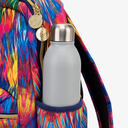 Vista 5 de JuJuBe Mochila con bolsillos para botellas de agua compacta y ligera para niños o adultos Wonder Woman 1984