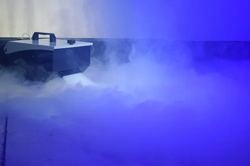 Vista 8 de ADJ - Máquina de niebla a base de agua Mister Kool II, produce niebla baja.