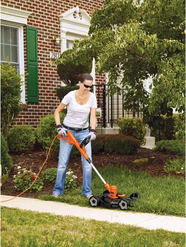Vista 7 de BLACK+DECKER 3 en 1 Podadora de hierba/de esquina y cortacésped, 6,5 A, 12 pulgadas (MTE912)