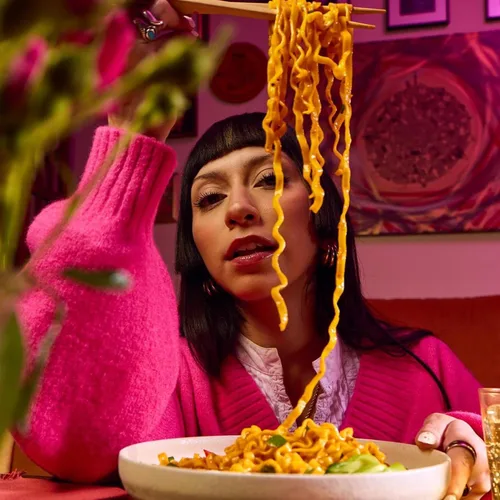 Vista 3 de Maruchan Saucy Noods - Variedad estilo salteado, 3 sabores, 2 de cada uno