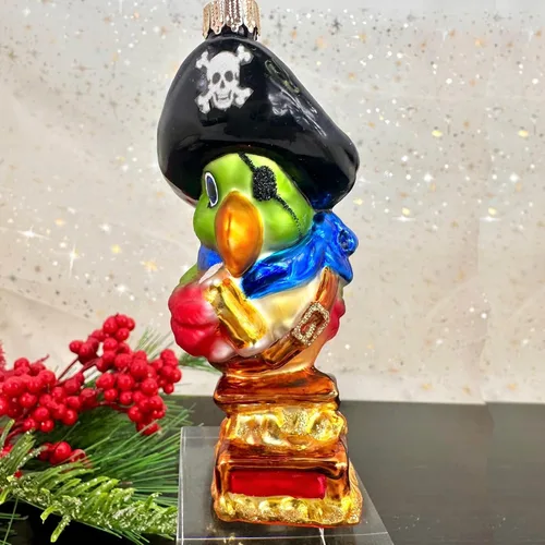 Vista 2 de Christmas By Krebs Adornos coleccionables de vidrio soplado para árbol (loro pirata de 4 3/4 pulgadas)