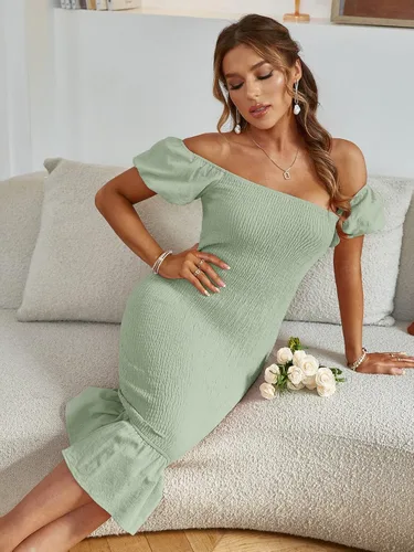 Vista 6 de BerryGo Vestido de sirena de manga corta abombada con hombros descubiertos para mujer, con volantes, fruncido, para fiesta, cóctel, vestido midi