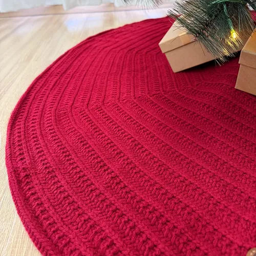 Vista 5 de Falda de árbol de Navidad de punto acanalado de 36 pulgadas con botones de roble, borgoña
